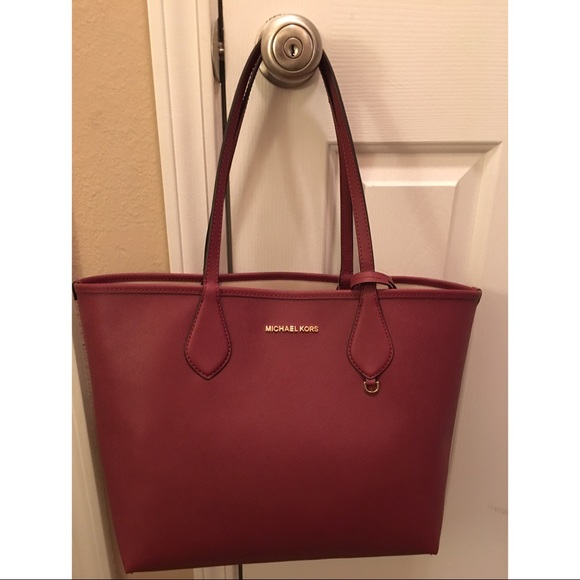 Michael Kors Handbags - Open to offers 💝 MK NWT purse ❤️️